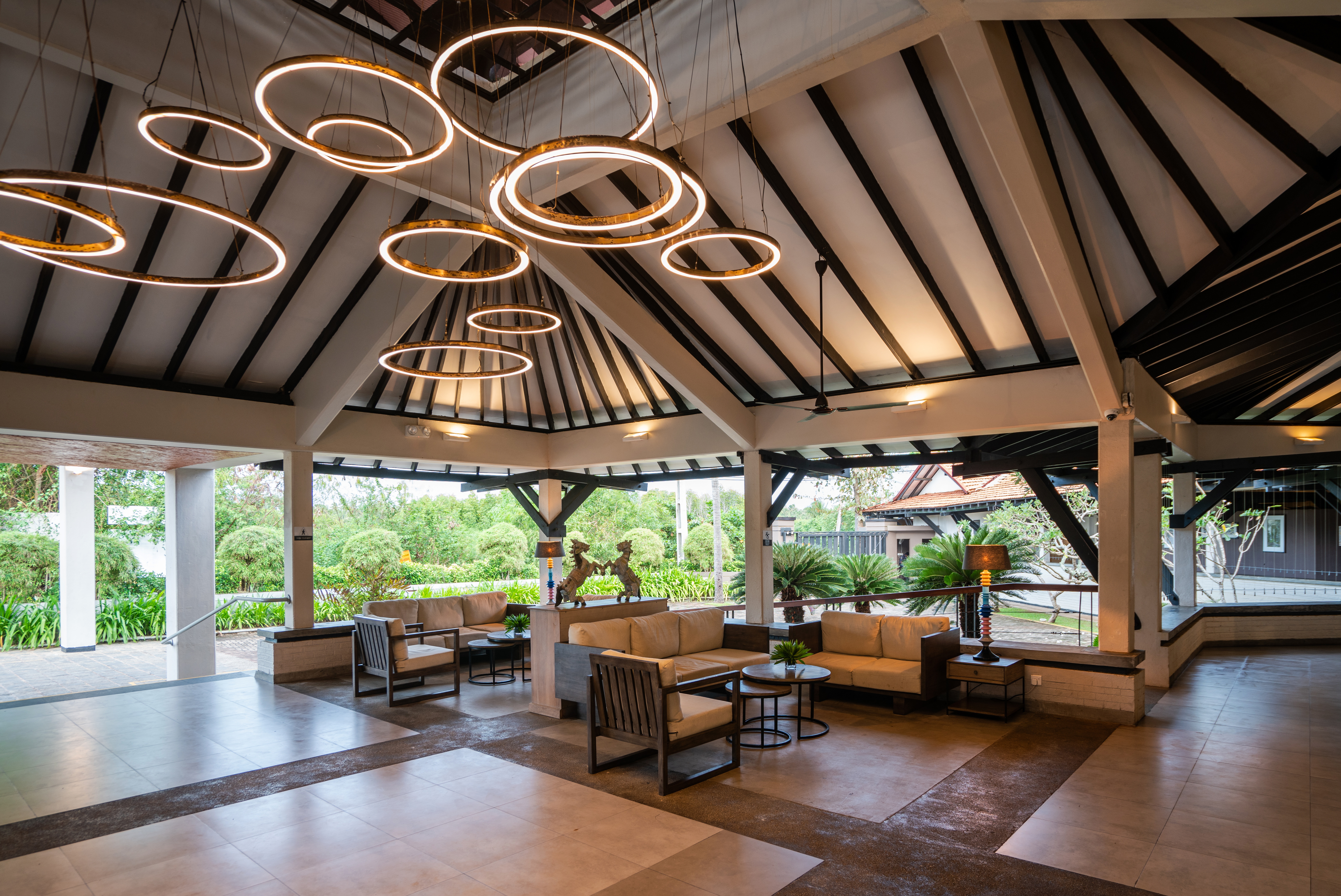 Club Dolphin - Image 2